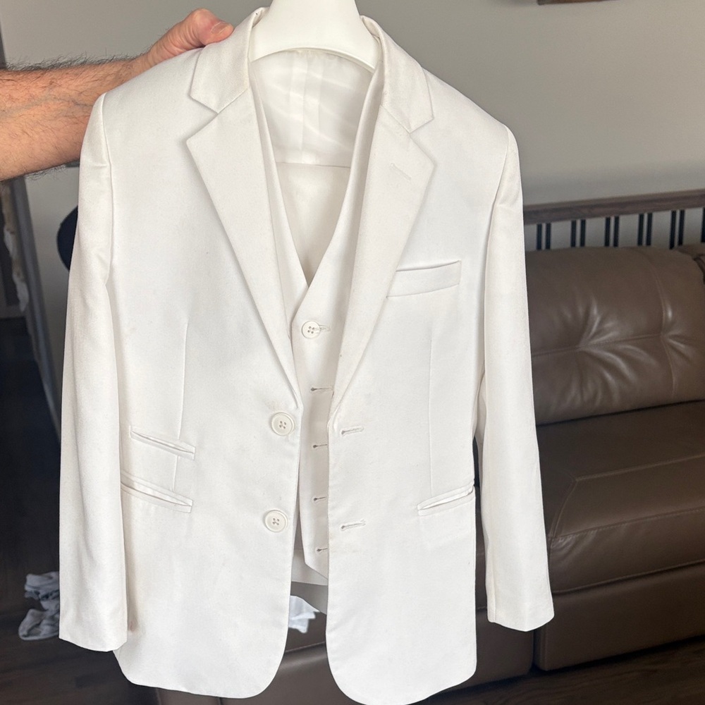 Beautiful boys Leo & Zachary white Communion suit size 10 with Shirt & tie